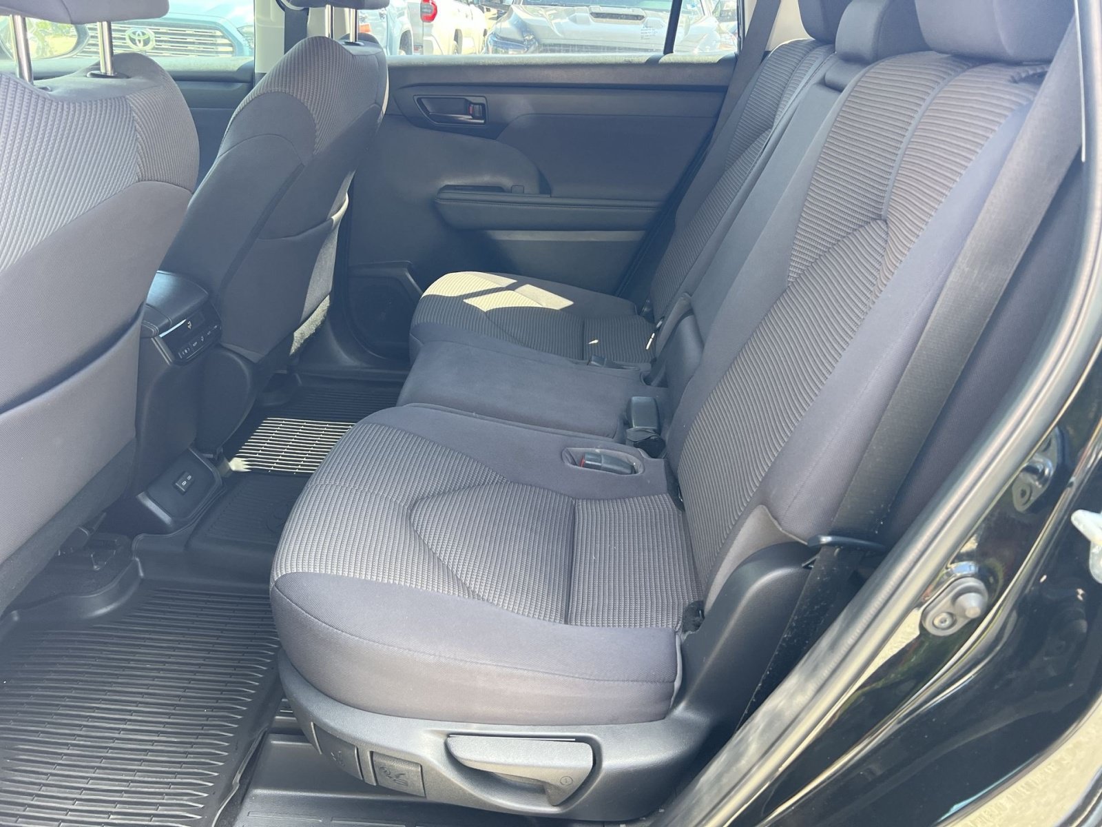 Used 2023 Toyota Highlander LE AWD/4WD image 26