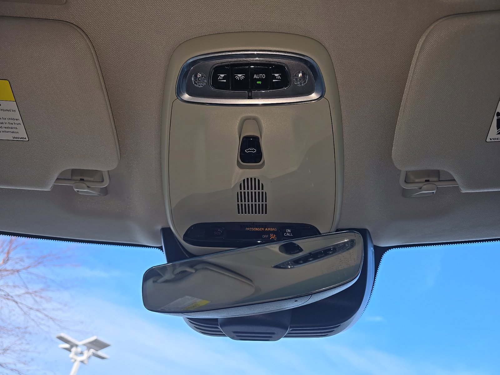 Used 2017 Volvo XC90 T6 Momentum w/ Vision Package image 22