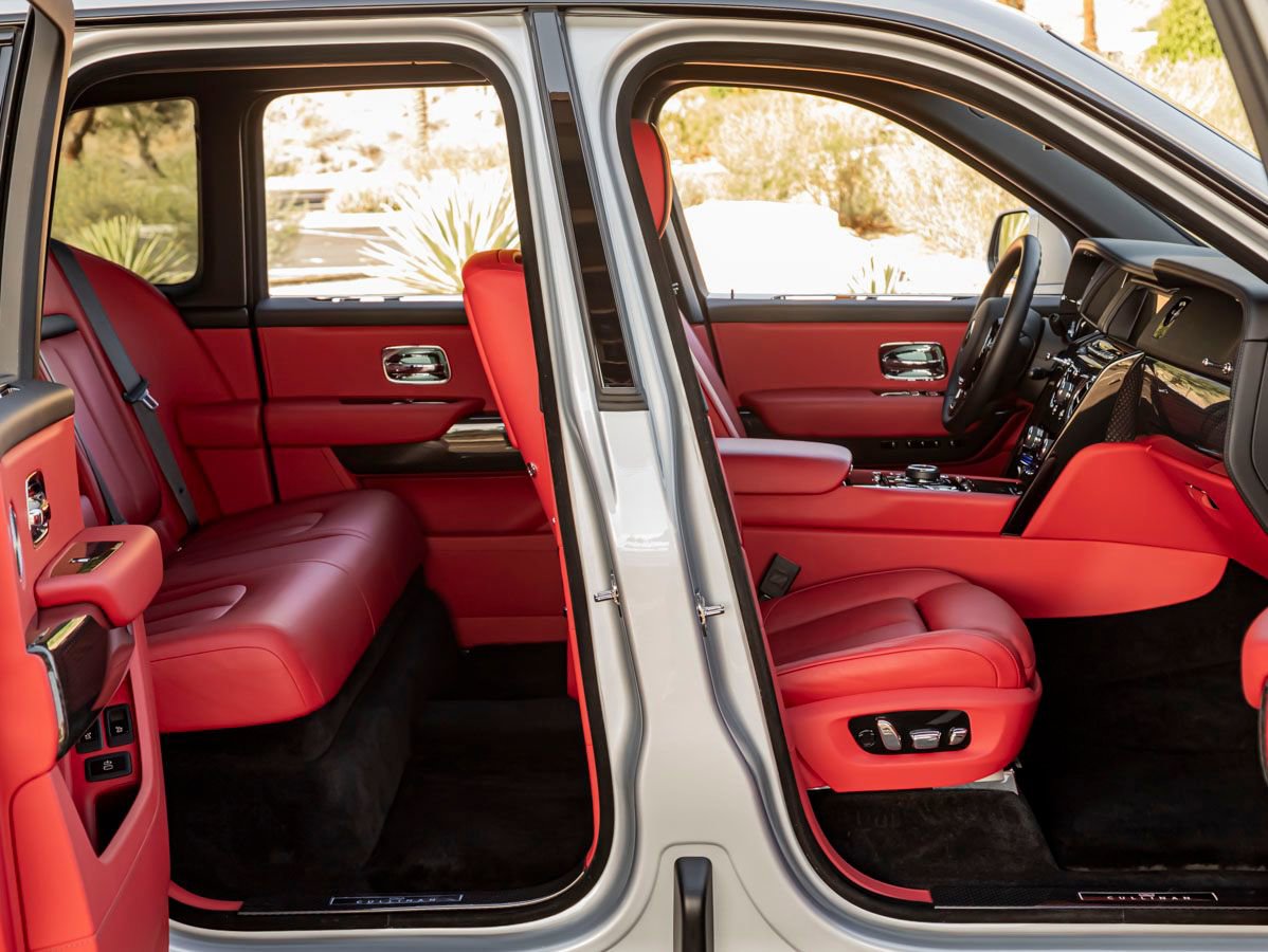 Certified 2024 Rolls-Royce Cullinan Black Badge w/ Dark Exterior Package AWD/4WD image 29