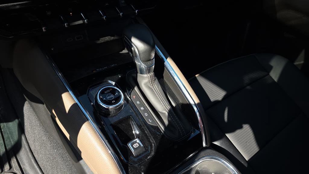 Used 2023 GMC Canyon Denali image 23