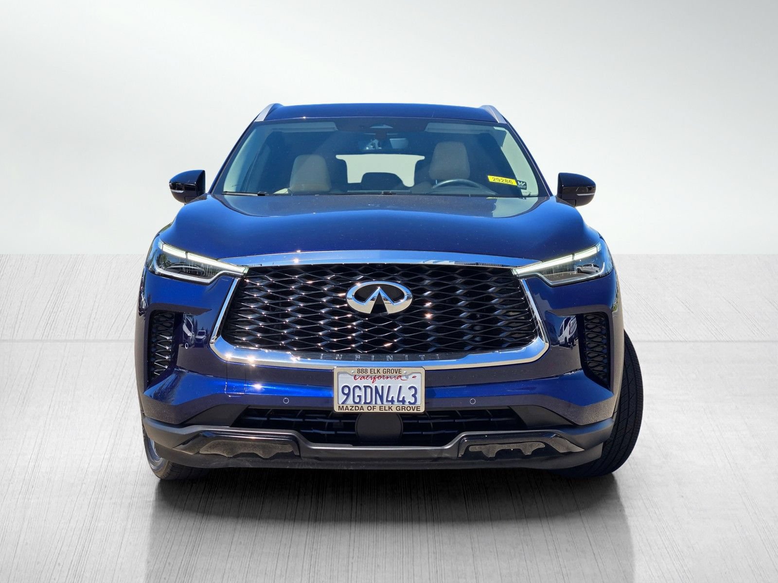 Used 2023 INFINITI QX60 Luxe w/ Cargo Package FWD image 2