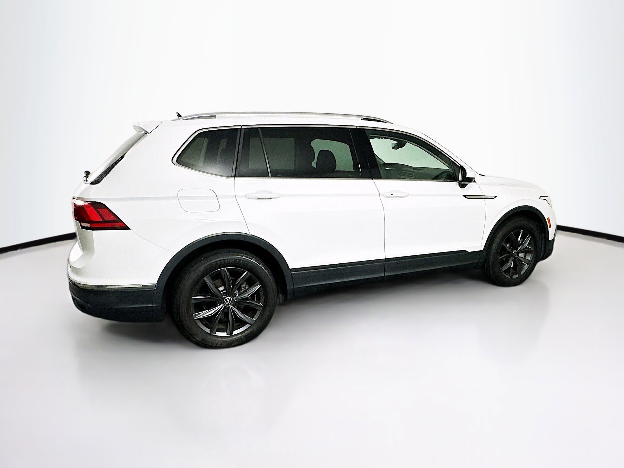 Used 2022 Volkswagen Tiguan SE FWD image 10