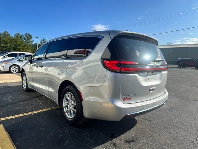 New 2026 Chrysler Pacifica Select image 7