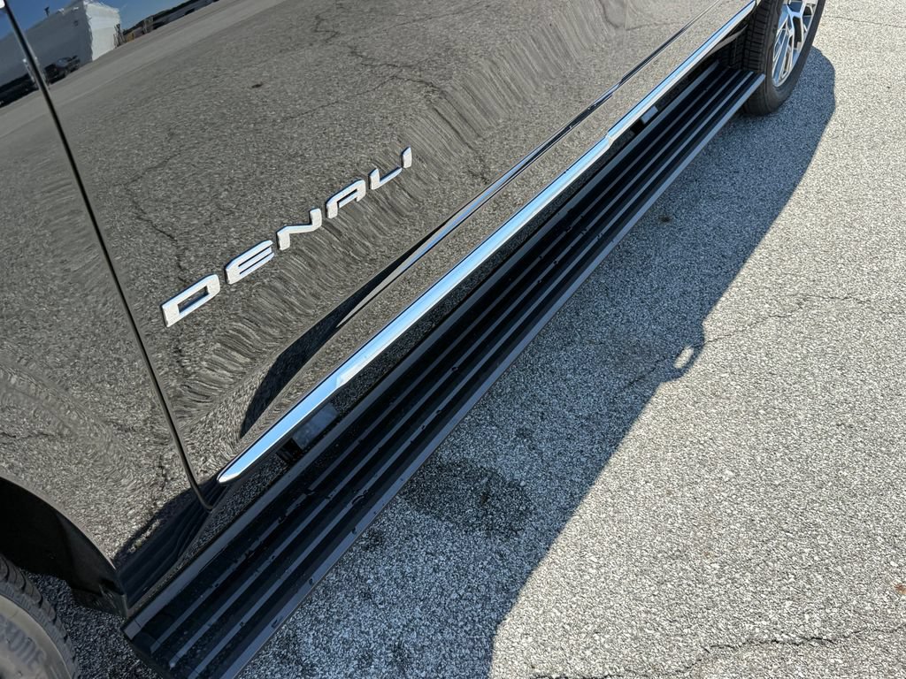 New 2026 GMC Yukon XL Denali w/ Denali Reserve Package AWD/4WD image 9