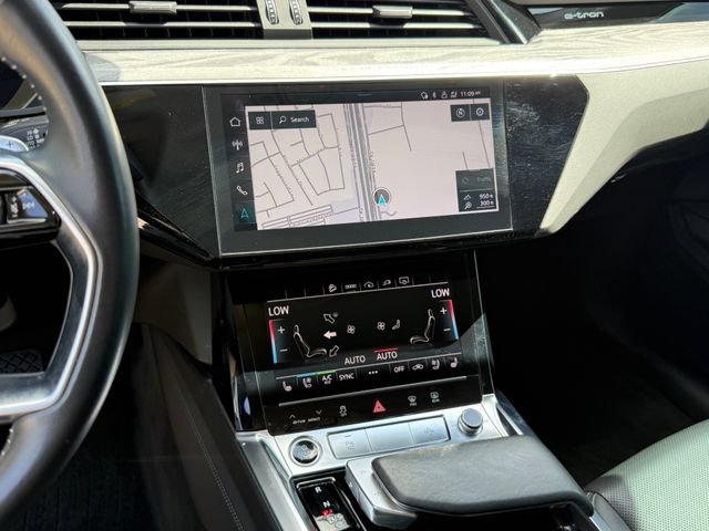 Used 2021 Audi e-tron Premium Plus w/ Premium Plus Package AWD/4WD image 17