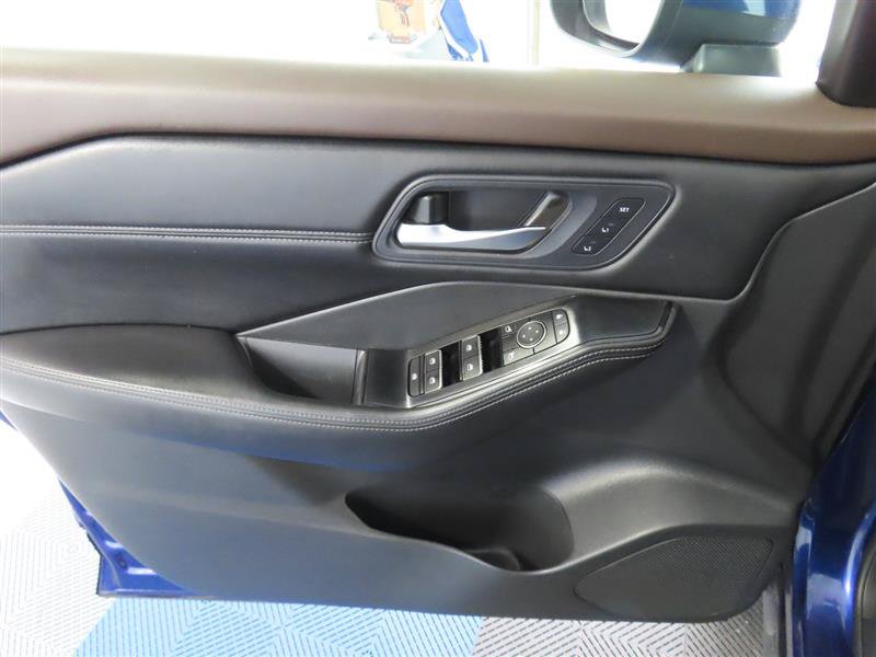 Used 2023 Nissan Rogue SL AWD/4WD image 15