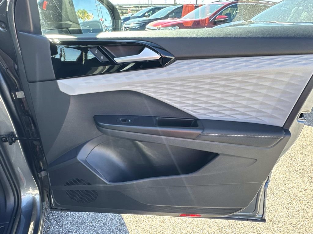 Used 2024 Volkswagen Taos S image 13