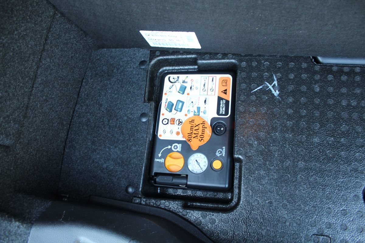 Used 2016 Ford Fusion Energi Titanium FWD image 34