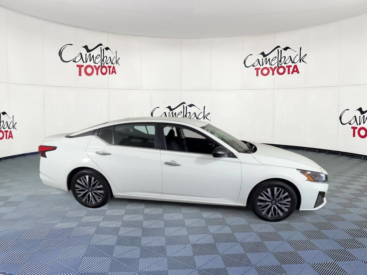 Used 2025 Nissan Altima 2.5 SV FWD image 4