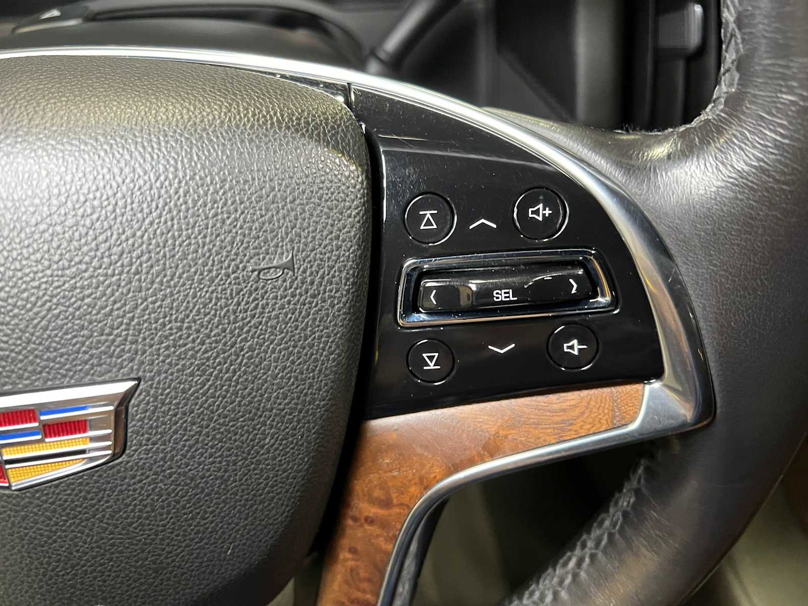 Used 2019 Cadillac Escalade Premium Luxury image 27