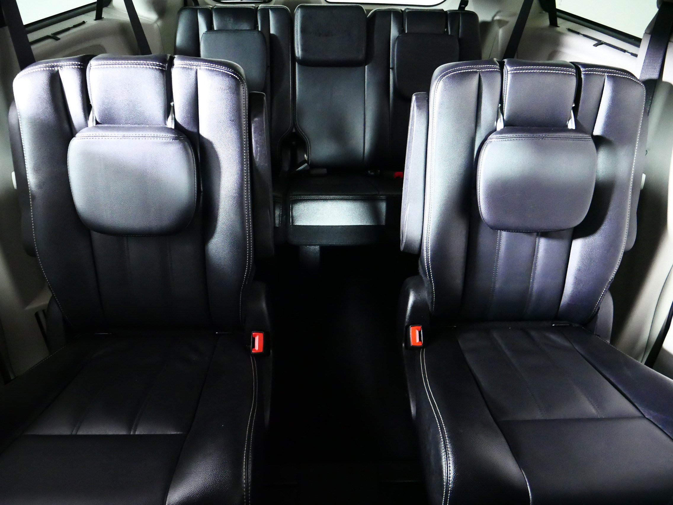 Used 2015 Chrysler Town & Country Touring w/ Driver Convenience Group FWD image 13