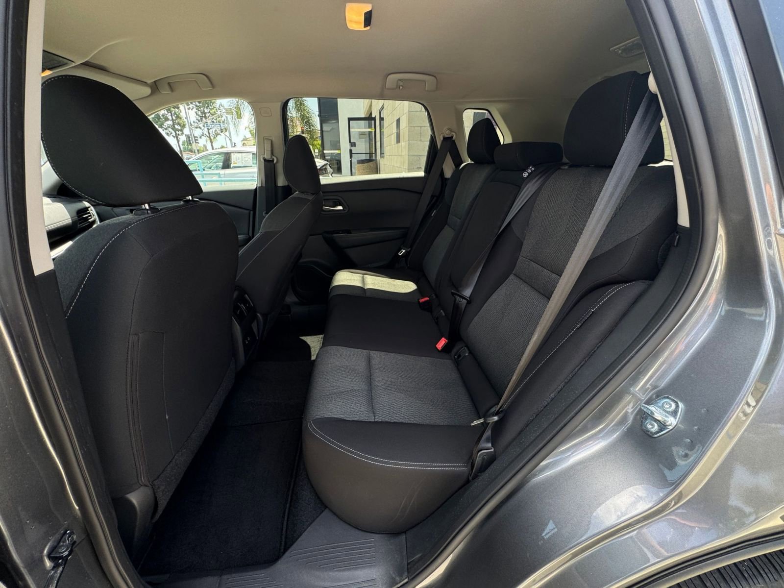Used 2025 Nissan Rogue SV FWD image 28
