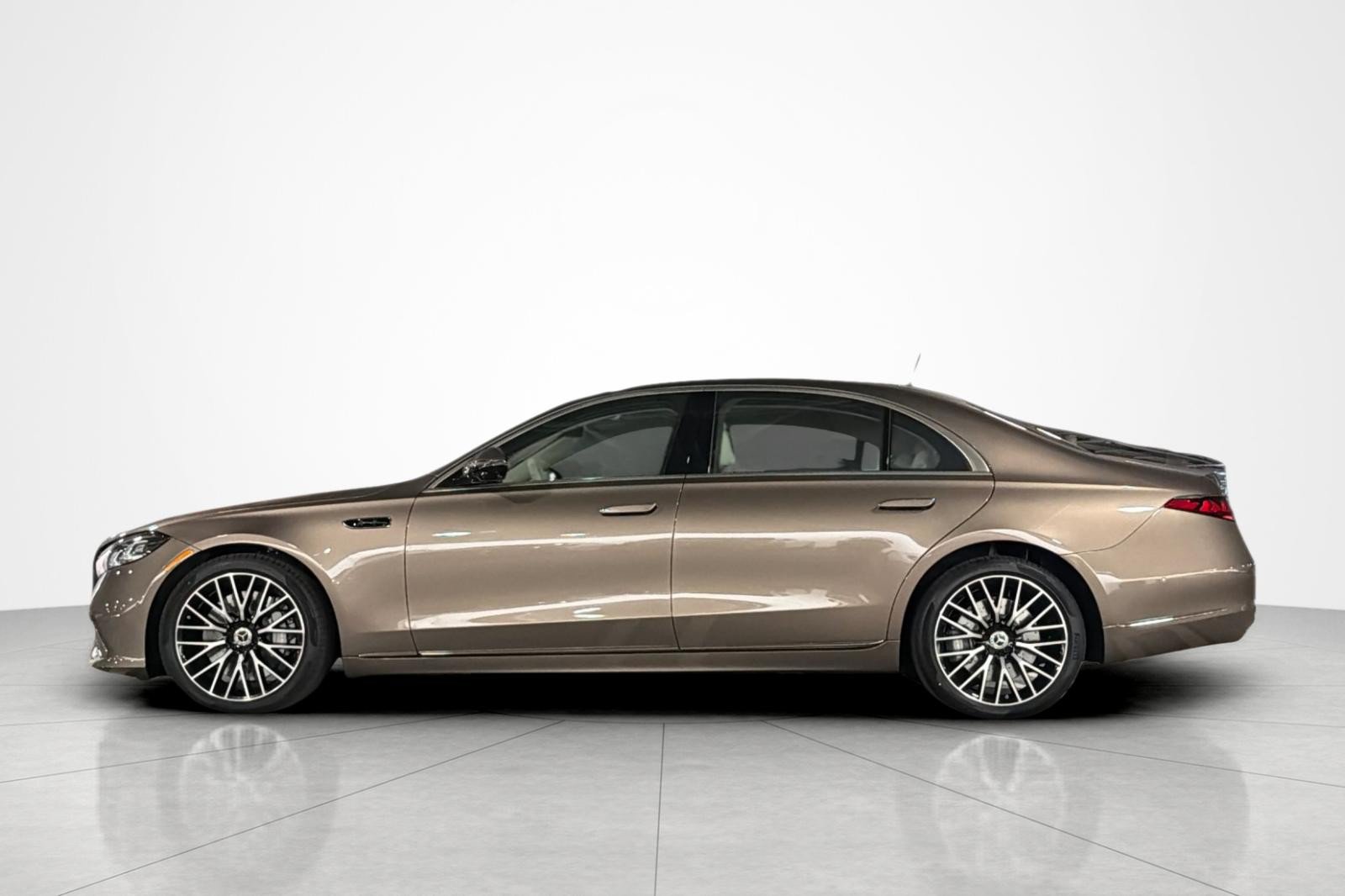 New 2027 Mercedes-Benz S 580 4MATIC Sedan image 2