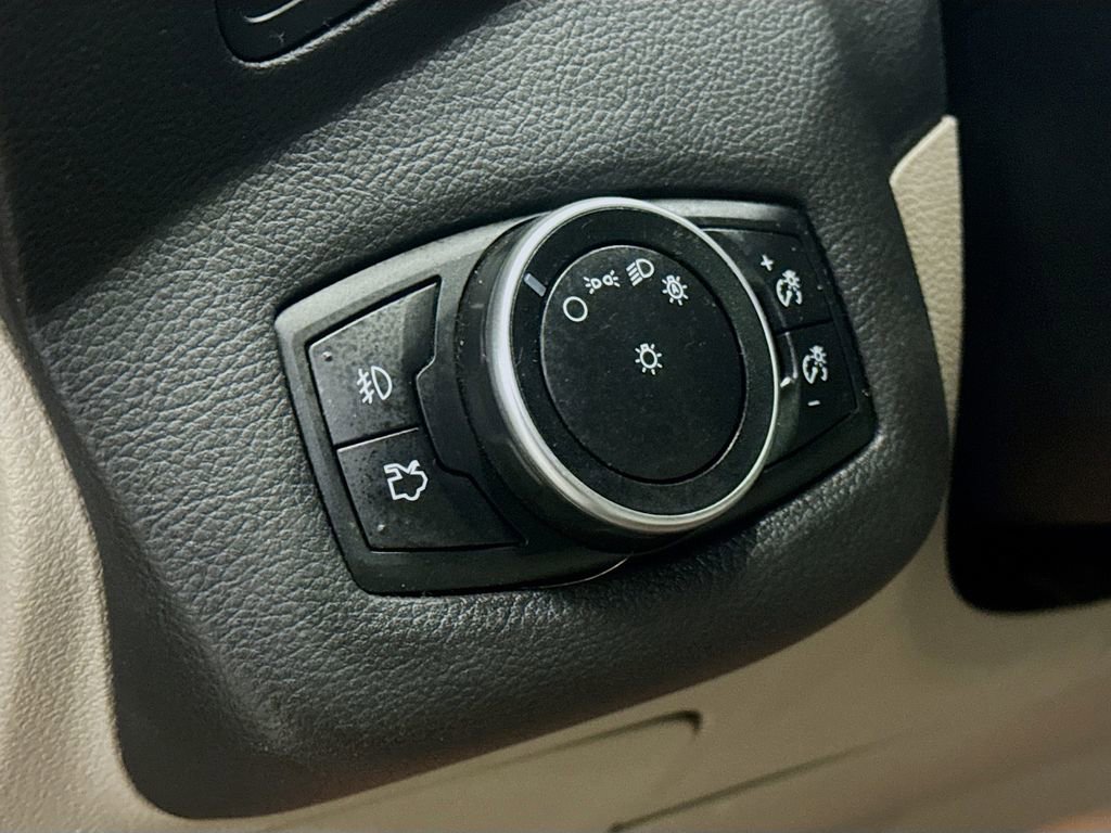 Used 2016 Ford Escape SE w/ SE Leather Comfort Package image 12