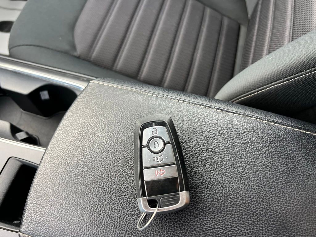 Used 2020 Ford Fusion SE AWD/4WD image 30