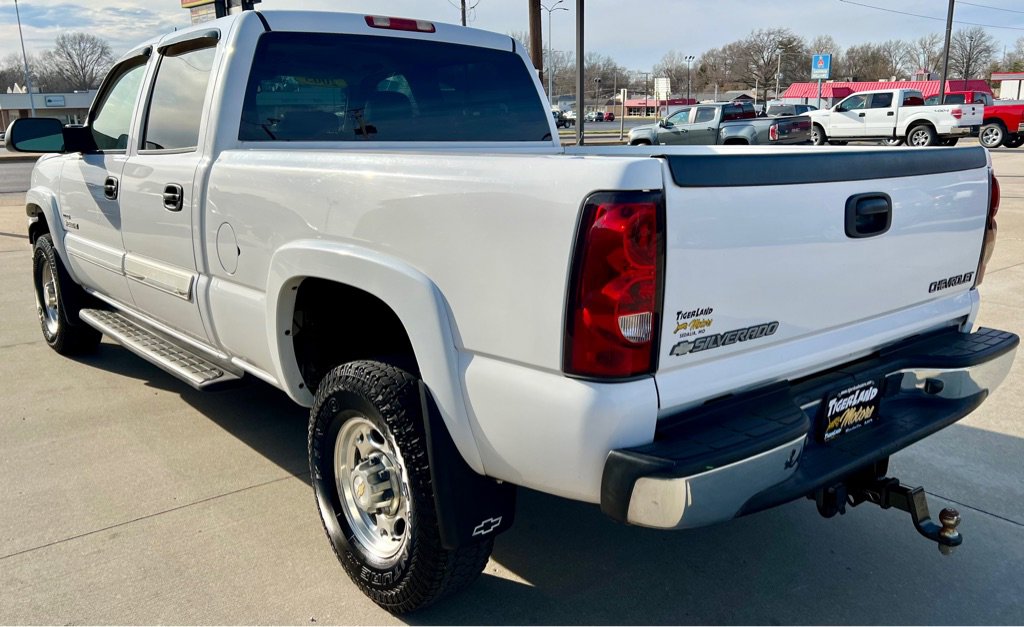 Used 2005 Chevrolet Silverado 2500 LT w/ Heavy-Duty Power Package image 5