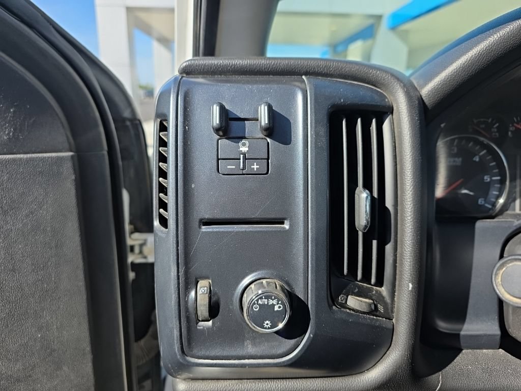 Used 2018 Chevrolet Silverado 2500 W/T AWD/4WD image 11