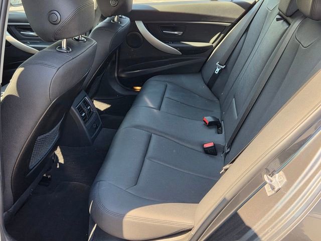 Used 2018 BMW 320i Sedan RWD image 12