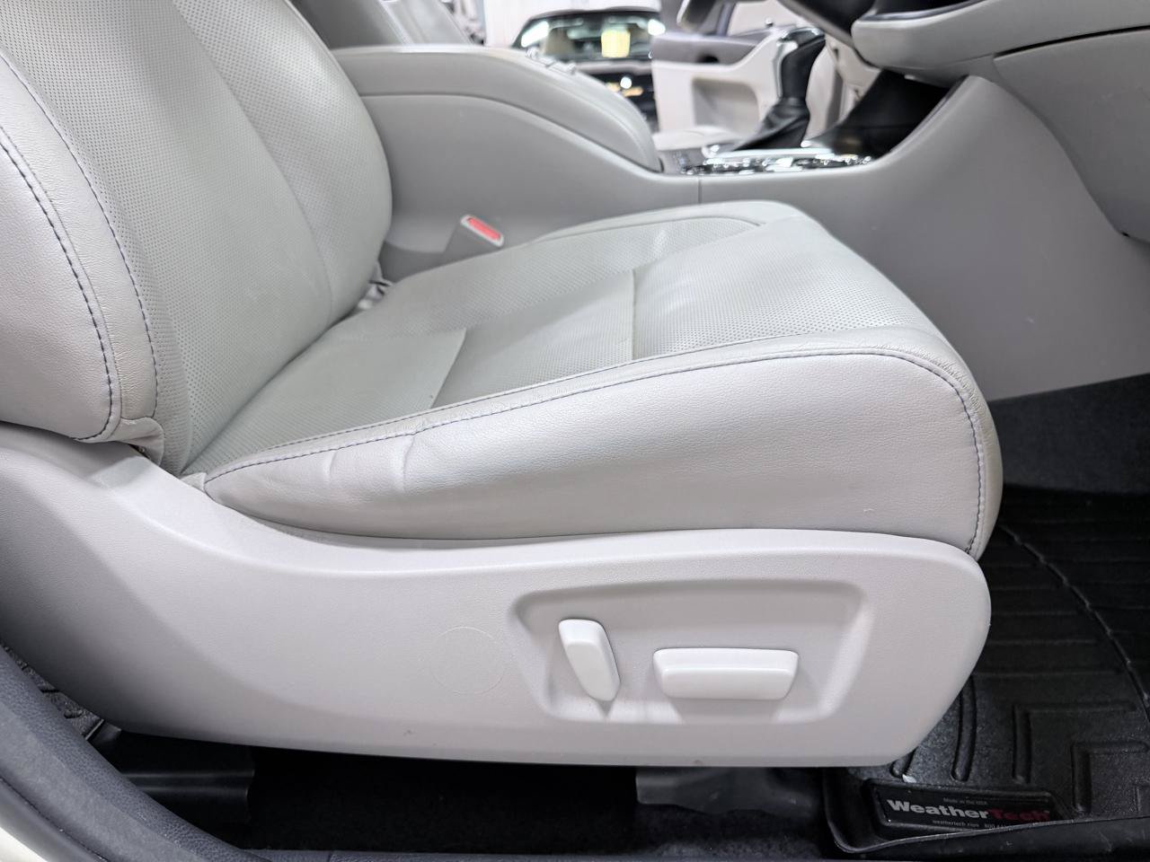 Used 2016 Toyota Highlander Limited FWD image 37
