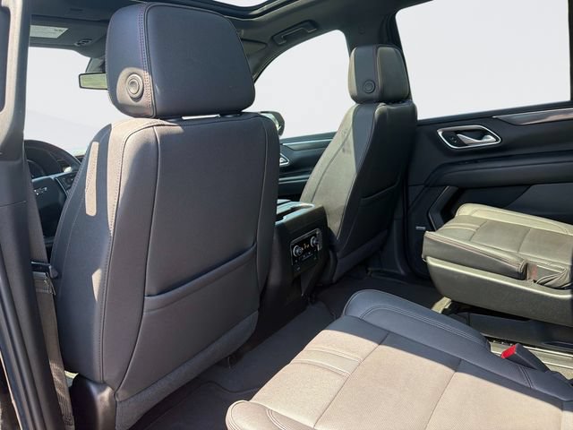 Used 2022 Chevrolet Tahoe RST w/ Luxury Package AWD/4WD image 16