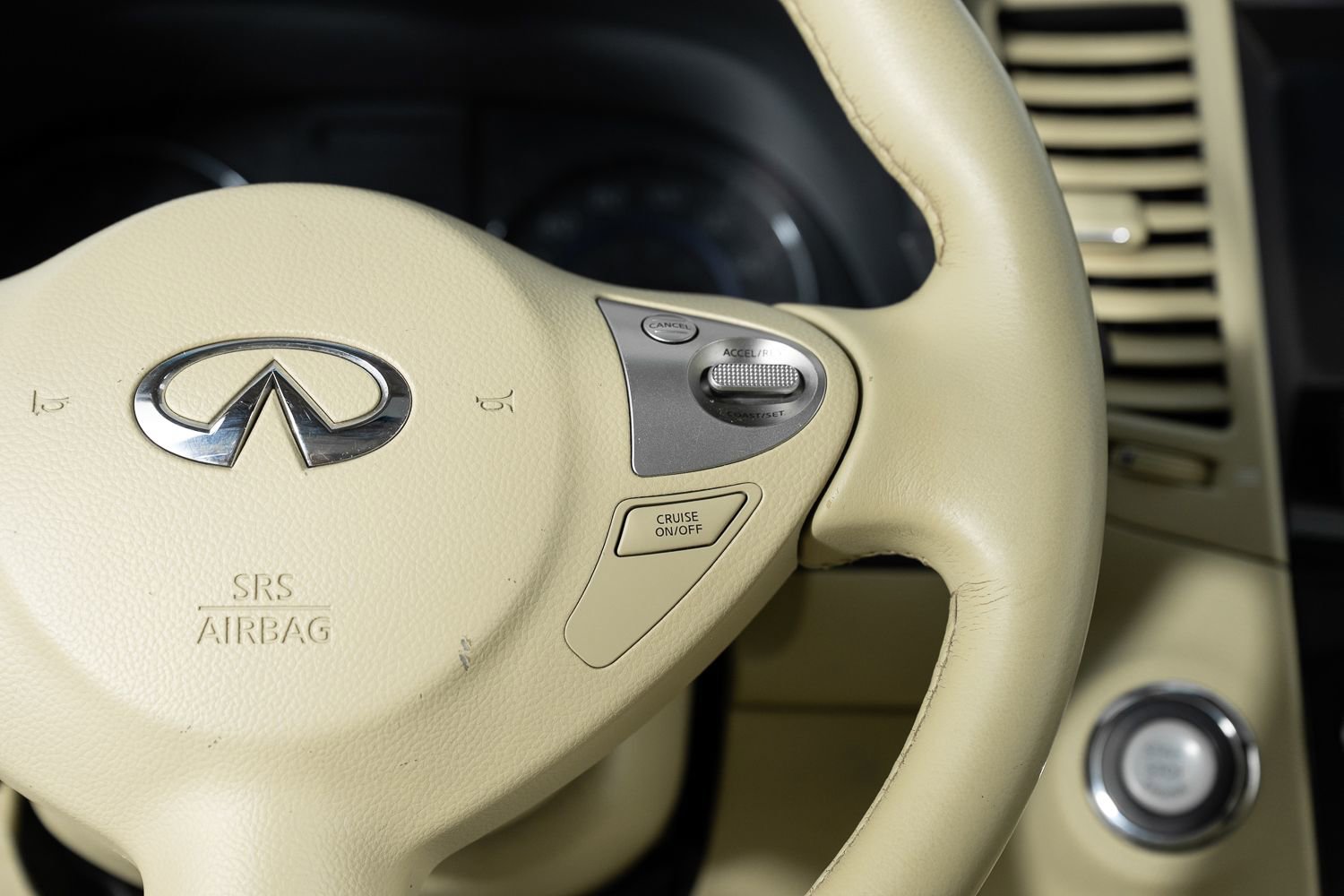 Used 2014 INFINITI QX70 AWD w/ Premium Package image 32