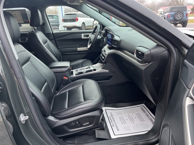 Used 2022 Ford Explorer XLT w/ Equipment Group 202A image 11