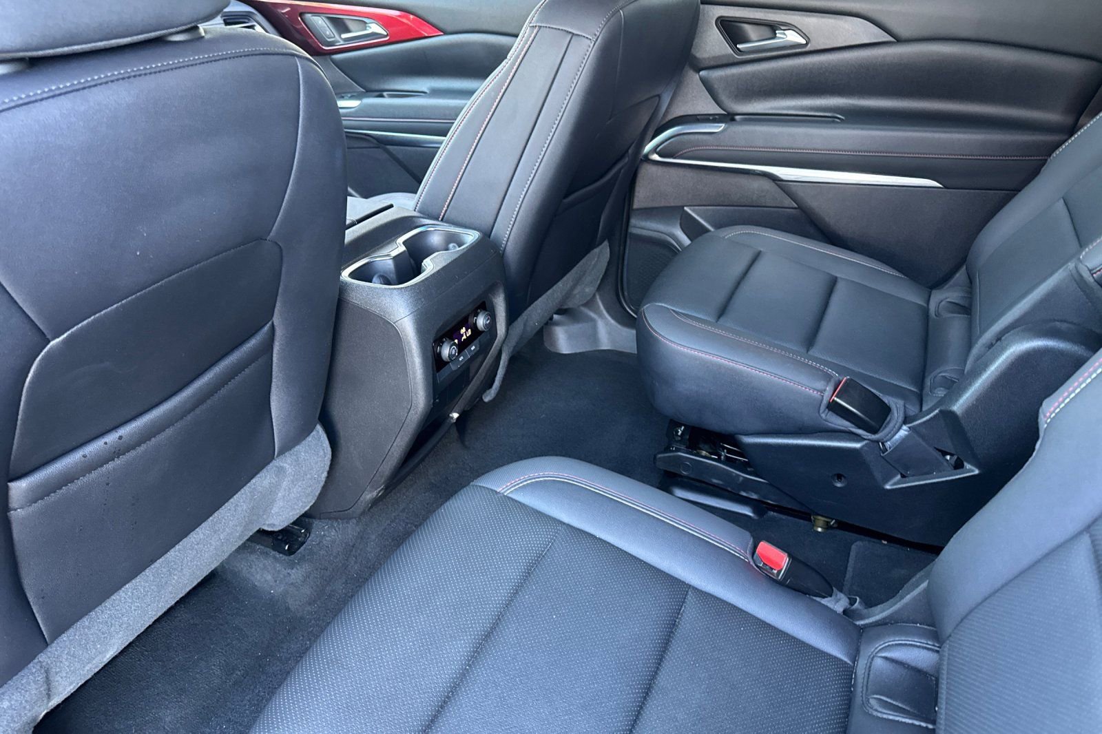 Used 2025 Chevrolet Traverse Z71 image 15