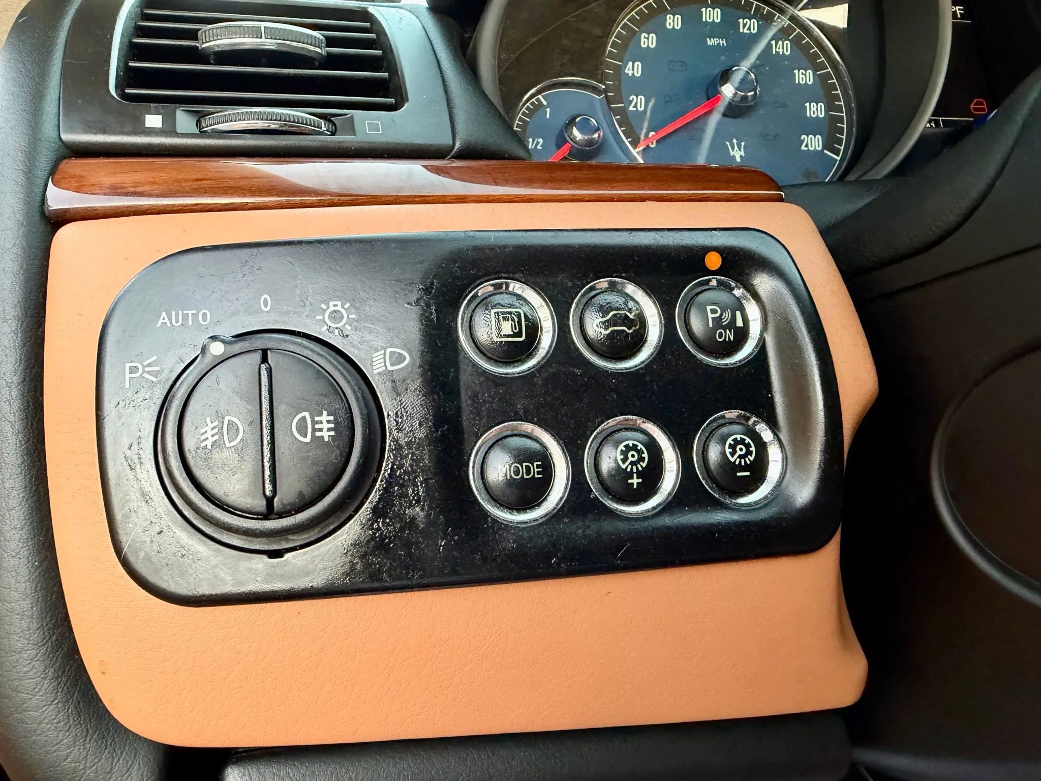 Used 2012 Maserati GranTurismo S image 34