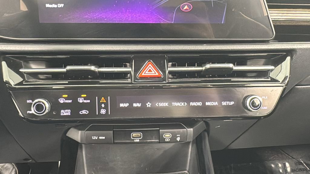 Used 2024 Kia Niro EX Touring image 27