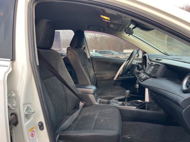 Used 2018 Toyota RAV4 LE image 15