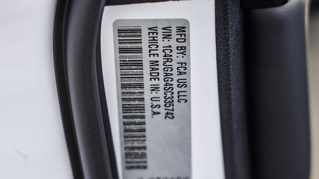 New 2025 Jeep Grand Cherokee Altitude image 29