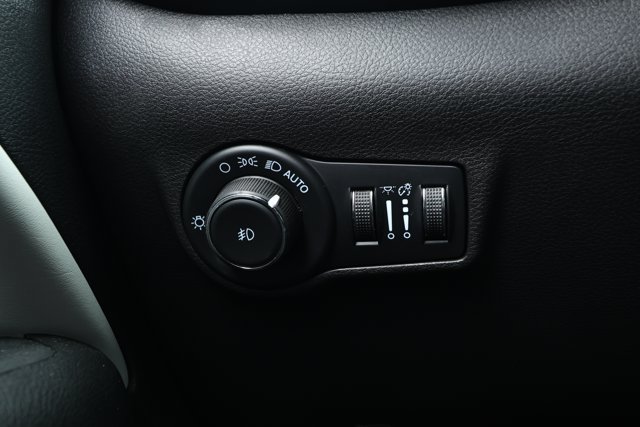 Used 2023 Jeep Compass Limited w/ Sun and Sound Group AWD/4WD image 14
