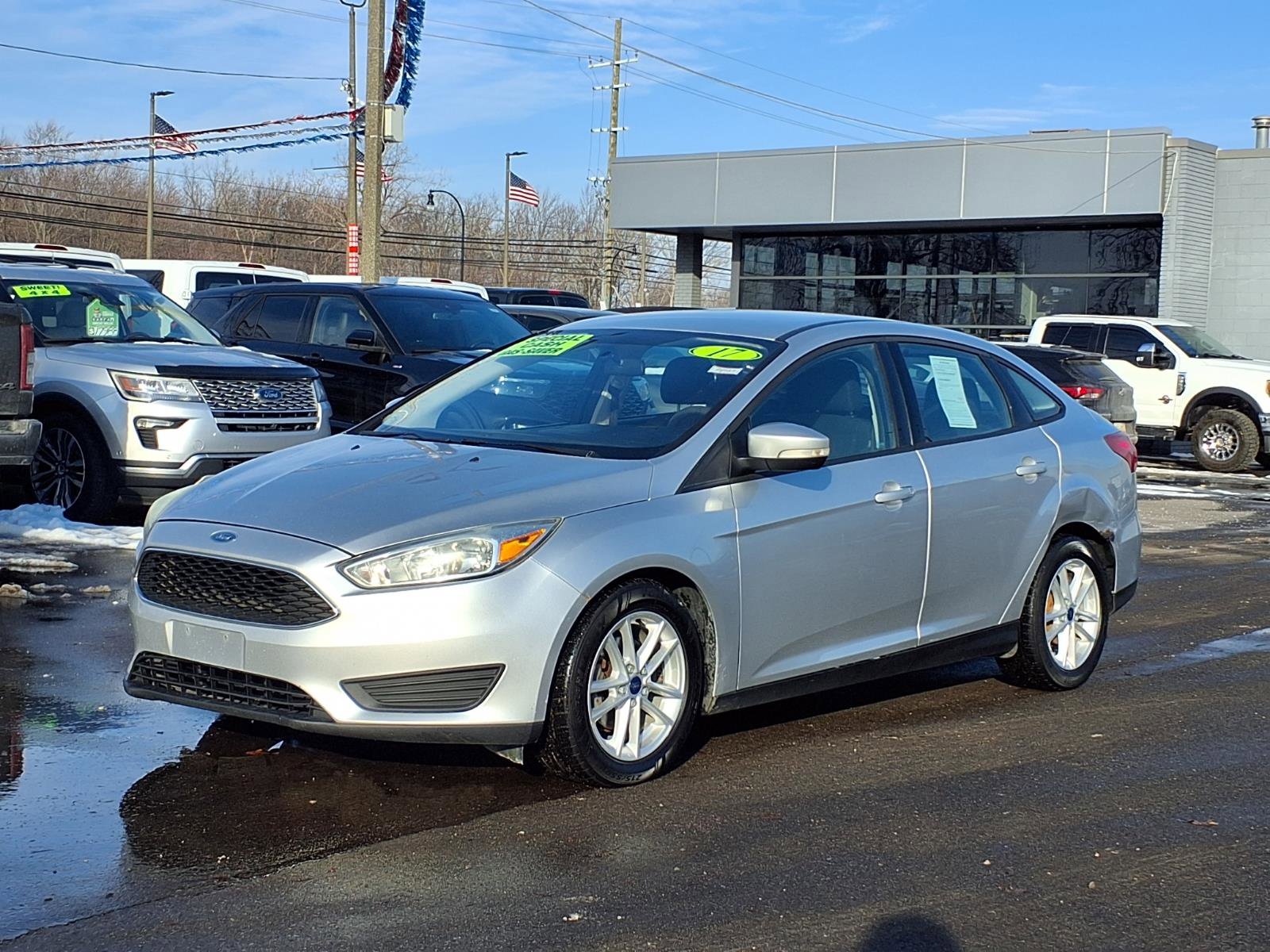 Used 2017 Ford Focus SE image 1