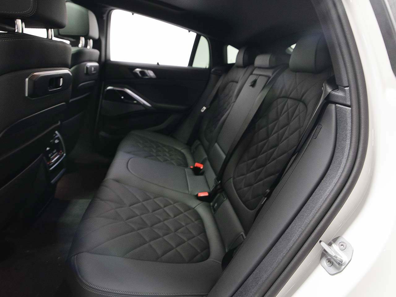 New 2027 BMW X6 xDrive40i AWD/4WD image 11