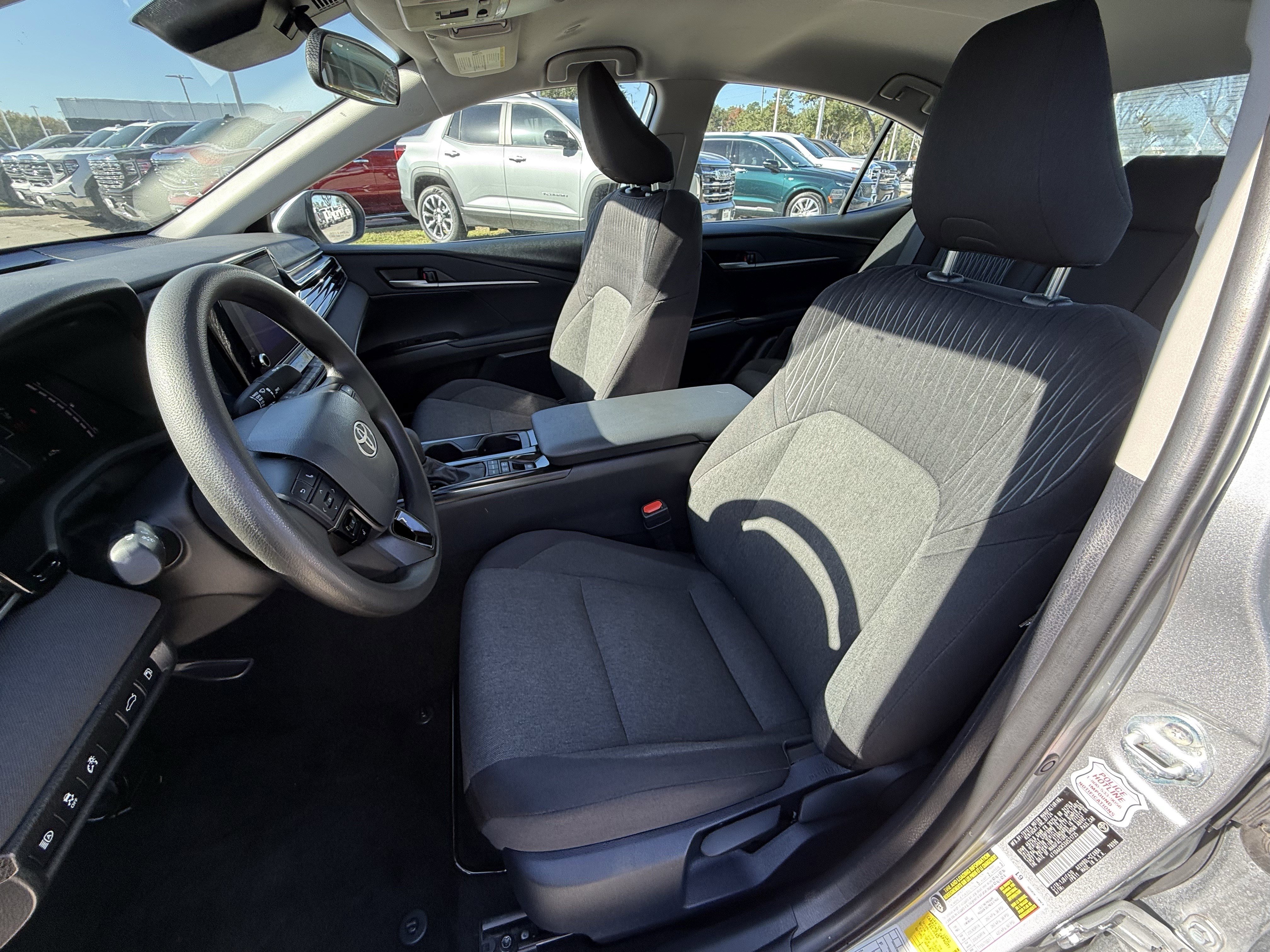 Used 2025 Toyota Camry LE image 28