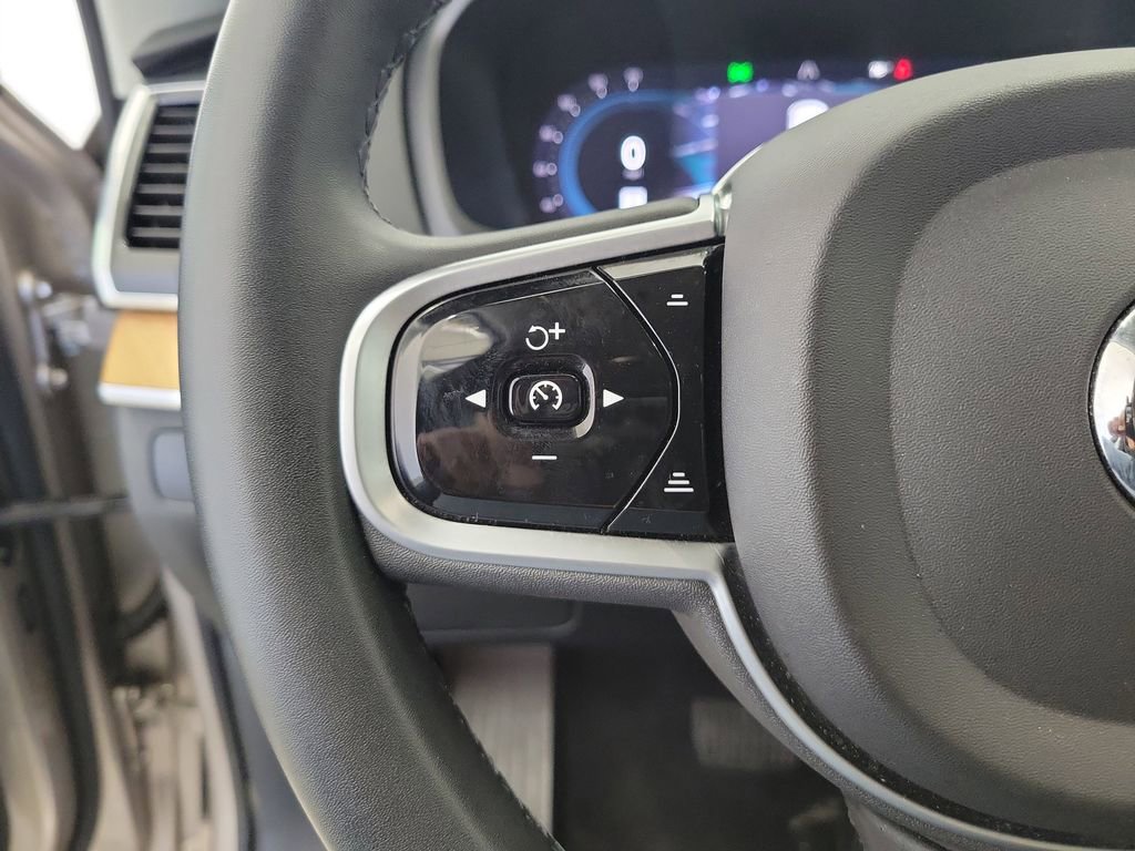Used 2023 Volvo XC90 B6 Plus image 25