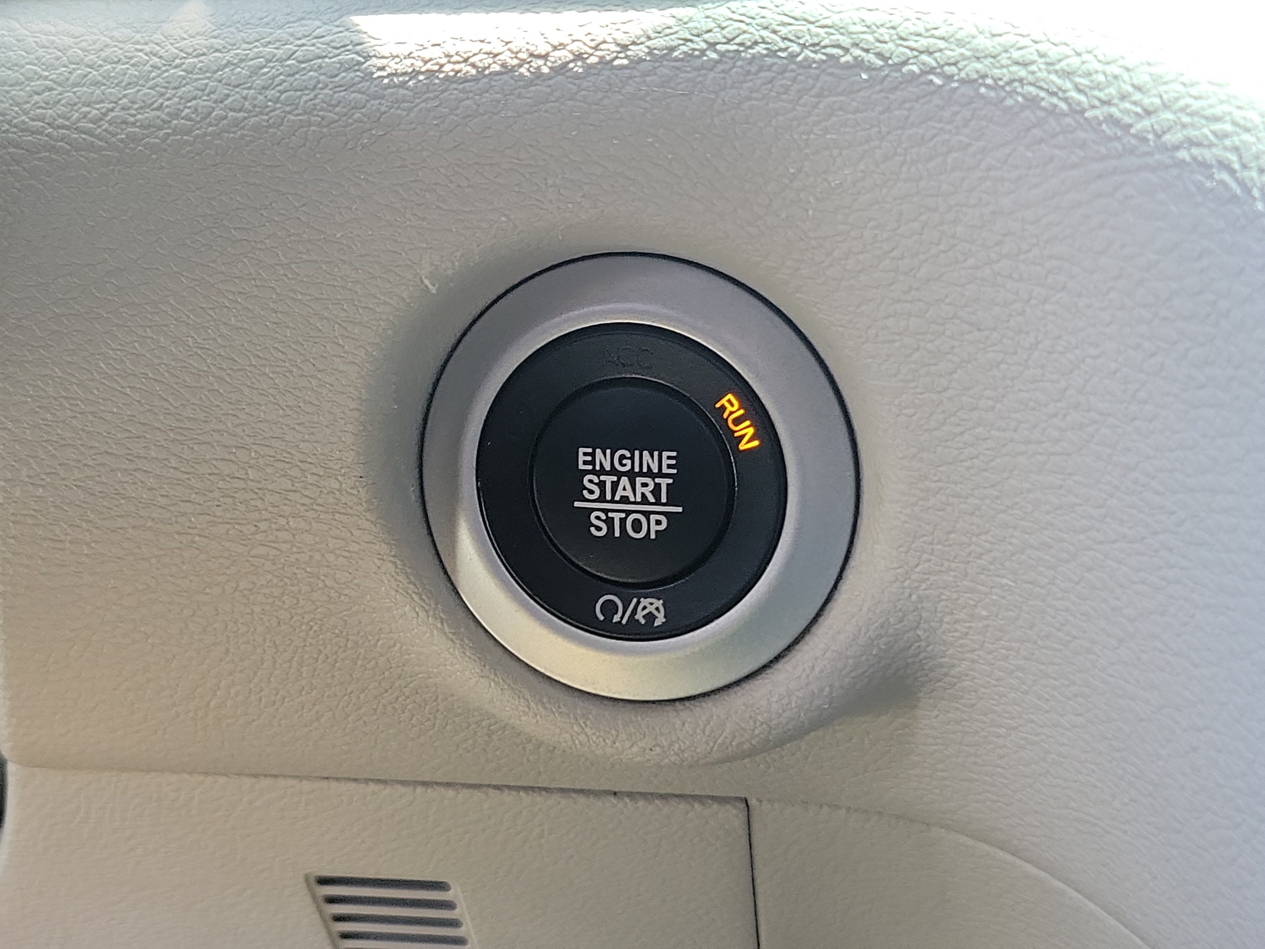Used 2023 Chrysler Pacifica Touring-L FWD image 30