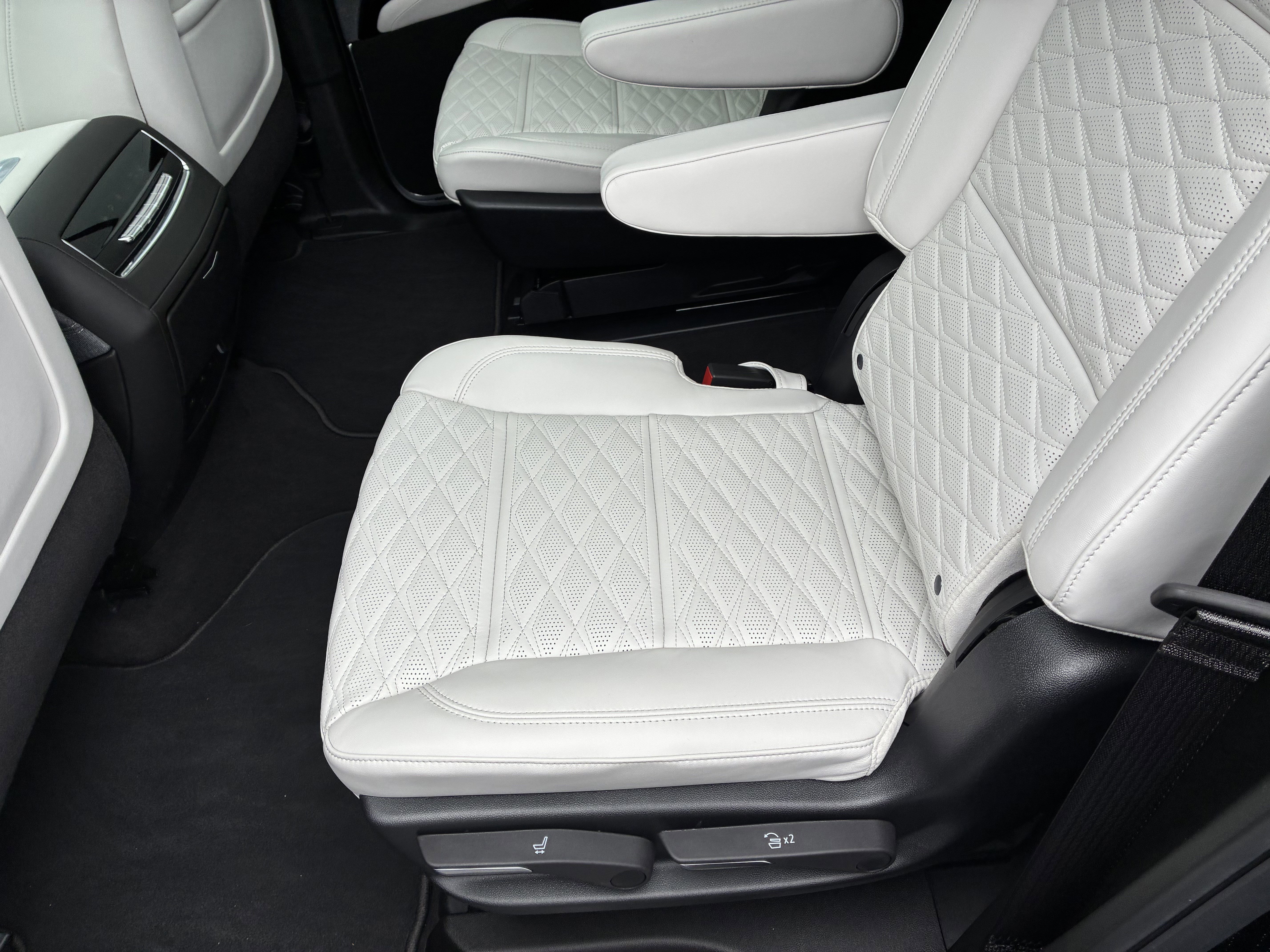 Used 2026 Cadillac Escalade Platinum Sport w/ LPO, Floor Liner Package AWD/4WD image 14