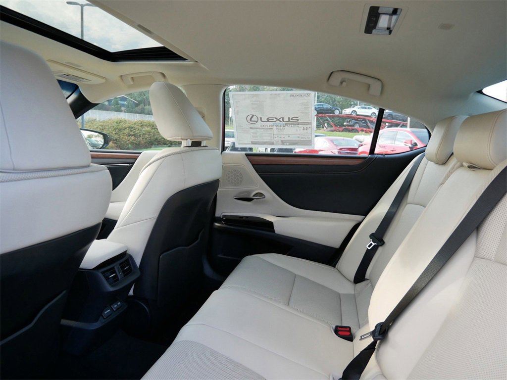 New 2025 Lexus ES 300h w/ Premium Package image 9