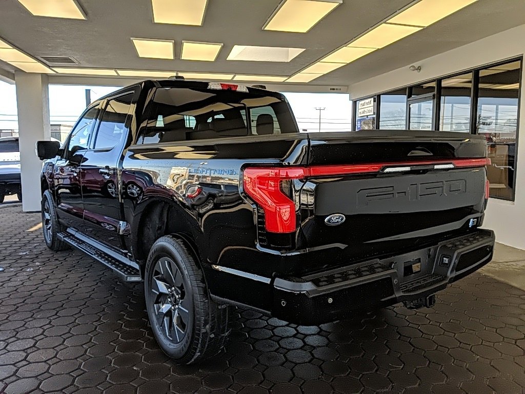 Used 2022 Ford F150 Lightning Lariat image 8