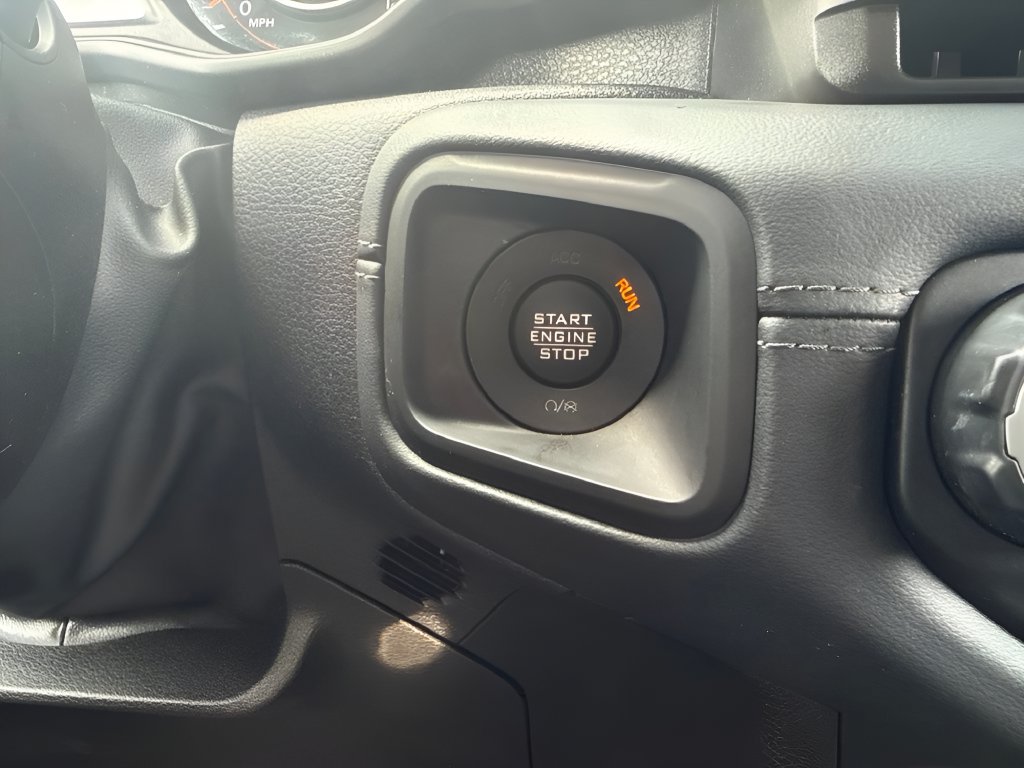 Used 2025 Jeep Wrangler Unlimited Rubicon w/ Convenience Group AWD/4WD image 15