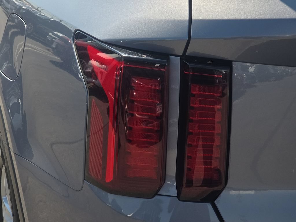 Used 2023 Kia Sorento LX FWD image 9