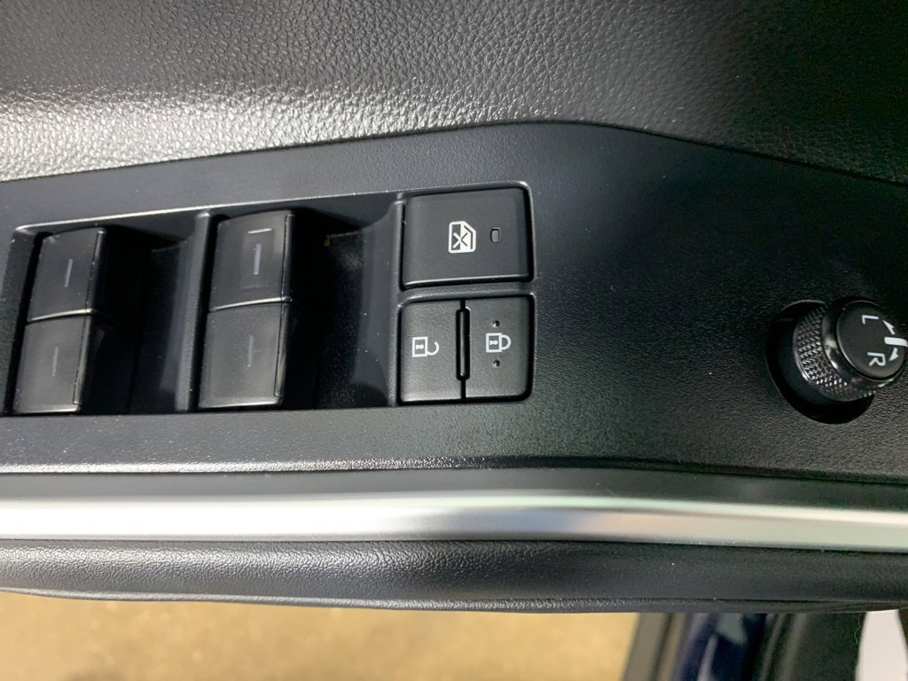 Used 2022 Toyota Highlander XLE image 18