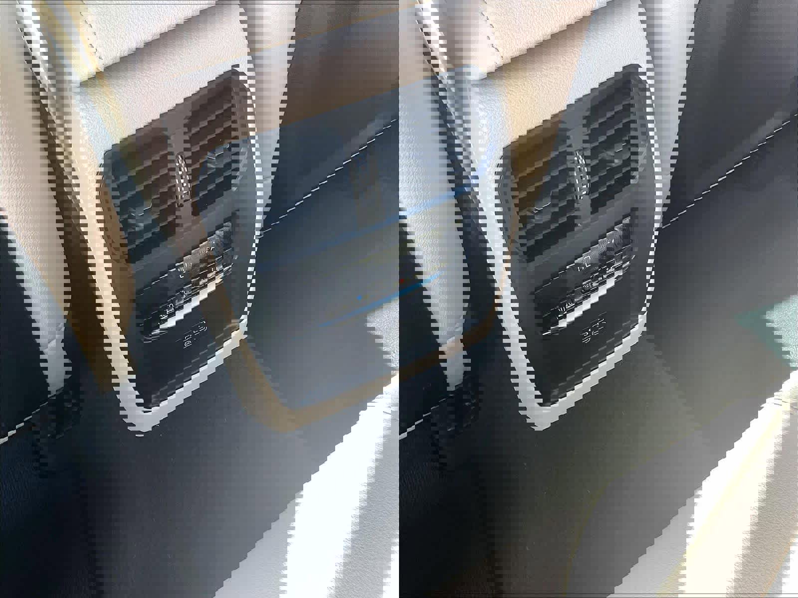 Used 2025 BMW 330i Sedan w/ M Sport Package image 35