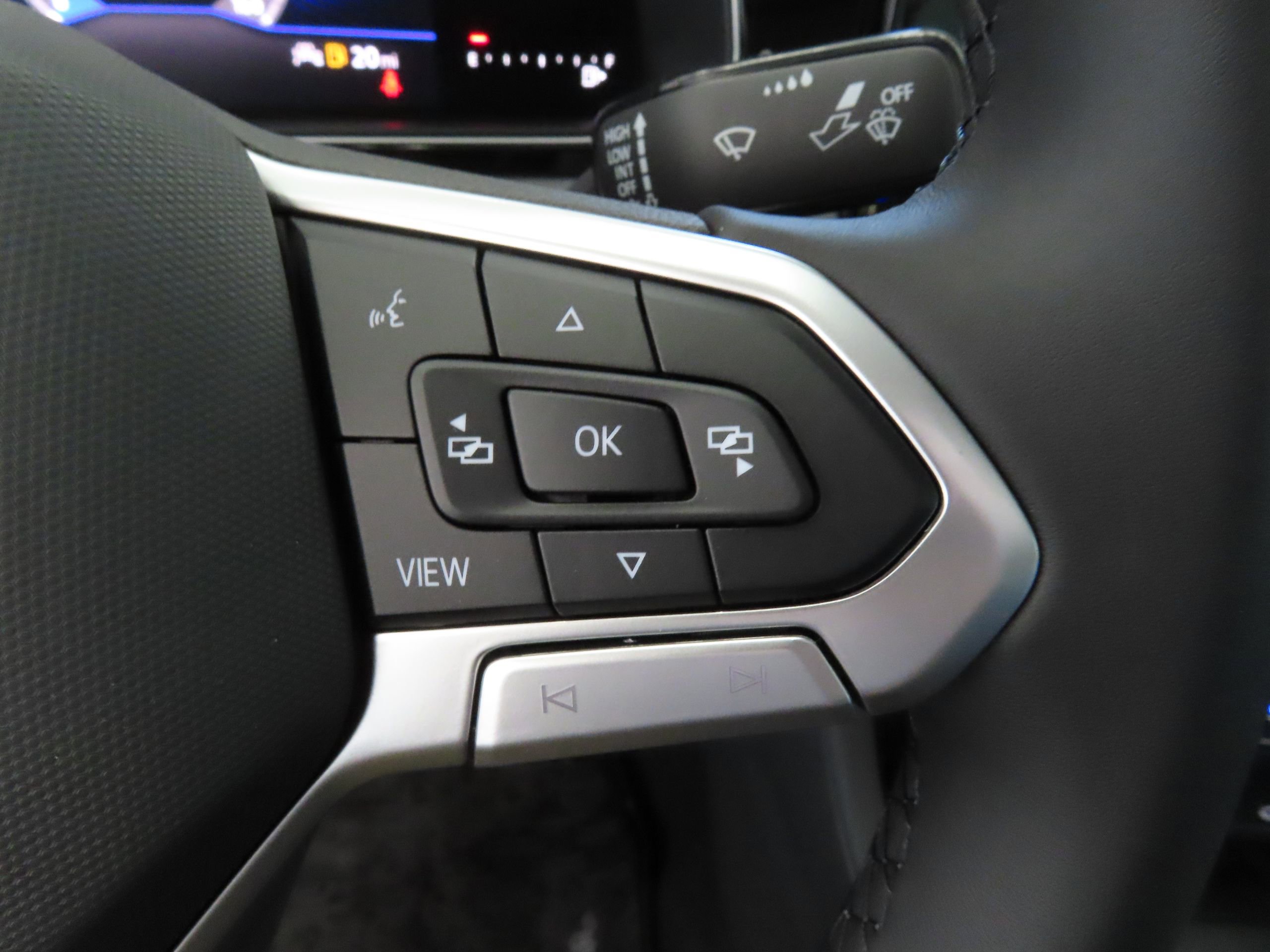New 2025 Volkswagen Jetta SE FWD image 12