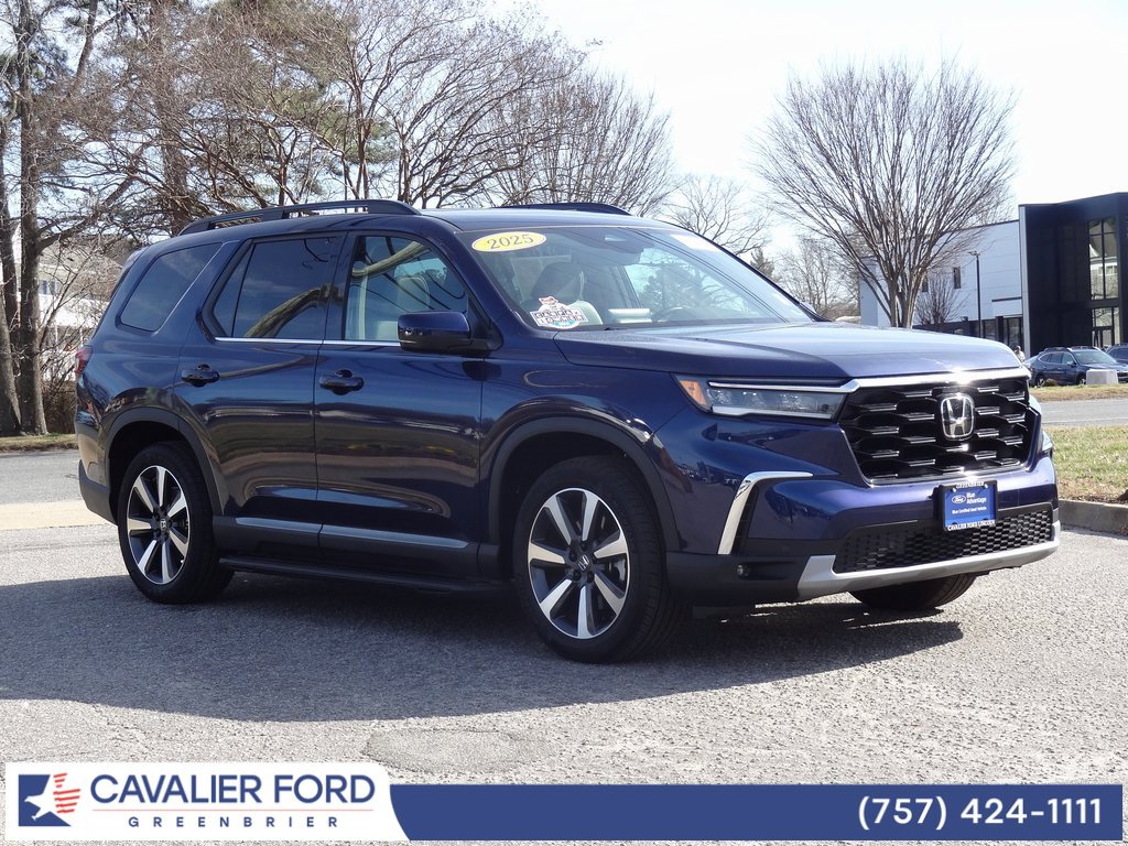 Used 2025 Honda Pilot Touring image 1