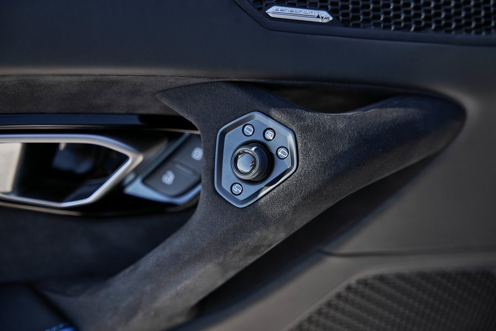 Used 2023 Lamborghini Huracan Tecnica image 28