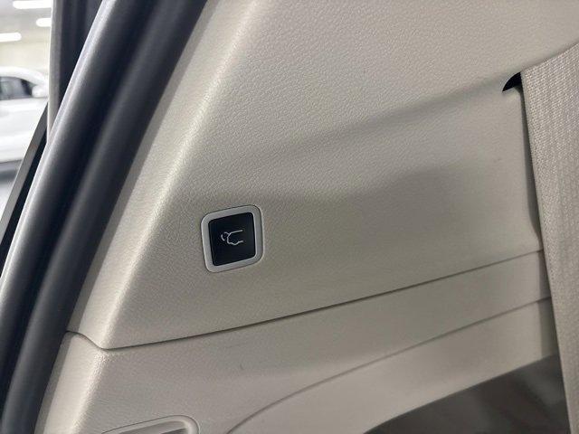 Used 2024 Chrysler Pacifica Touring-L image 13