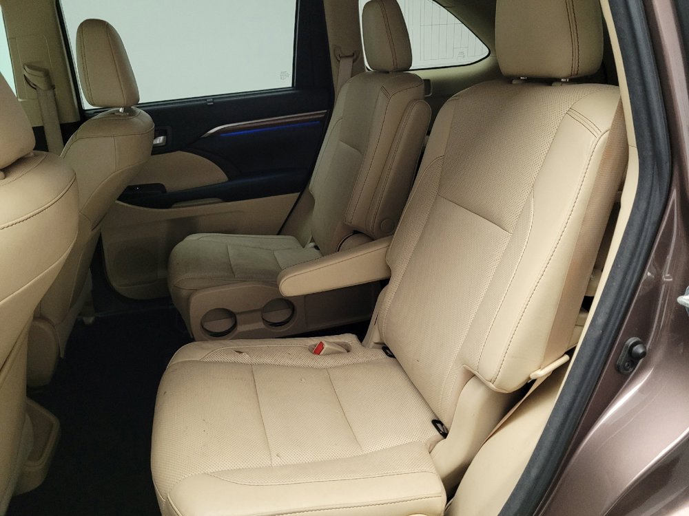 Used 2018 Toyota Highlander Limited Platinum FWD image 18