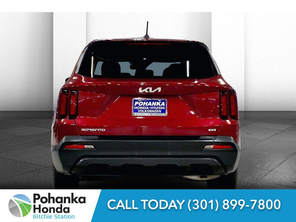 Used 2023 Kia Sorento LX image 3